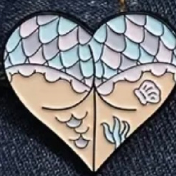 Mermaid enamel pin - Picture 2 of 3